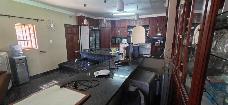 5 Bedroom Property for Sale in Wilkoppies North West